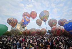 Festival Balon Udara Meriahkan Langit Purwokerto, Ribuan Pengunjung Antusias