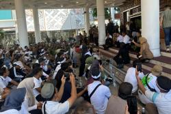 Ratusan Peternak Geruduk DPRD Jatim, Tuntut Kenaikan Harga Telur