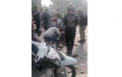 Breaking News! Truk Rem Blong Tabrak Belasan Motor di Simpang Unisma Bekasi, Driver Ojol Tewas