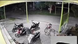 Shalat Subuh Berjamaah Berujung Apes, Motor Jemaah Digondol Maling di Mushola Tulangan