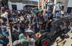 Sidang Bupati Pati Nonaktif Sudewo Ricuh, Massa Pendukung Adang Mobil Tahanan