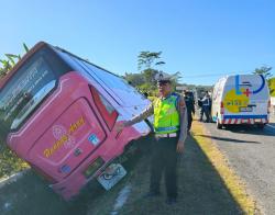 Kecelakaan Maut Hari Ini: Dua Penumpang Tewas, Bus Masuk Parit di Tol Bawen-Salatiga