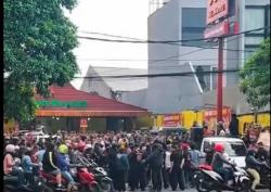 Heboh Rebutan Parkir di Rumah Makan Surabaya, DPRD Bongkar Masalah Perizinan