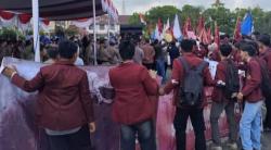 Ratusan Mahasiswa Kepung Kantor Bupati, Tolak Utang Rp150 Miliar dan Tagih Janji Pembangunan
