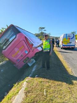 Sopir Gagal Fokus: Bus Masuk Parit di Tol Bawen-Salatiga, 2 Penumpang Tewas