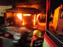 Tiga Bangunan yang Berdempetan di Cimahi Terbakar, Kerugian Ratusan Juta Rupiah