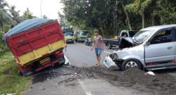 Diduga Sopir Mengantuk, Kijang Hantam Dua Motor dan Truk di Pangandaran