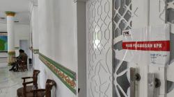 Pintu Ruang Kerja Bupati Langkat Disegel KPK, Syah Affandin Dikabarkan Sempat Pulang ke Rumah
