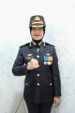 Mutasi Polri, AKBP Arninsi Catat Sejarah sebagai Kapolres Perempuan Pertama di Lebak