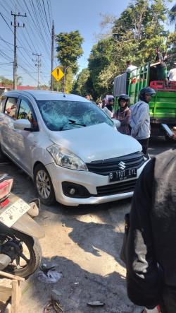 Hindari Kucing Menyeberang, Mobil Tabrak Pengendara Motor, 1 Tewas