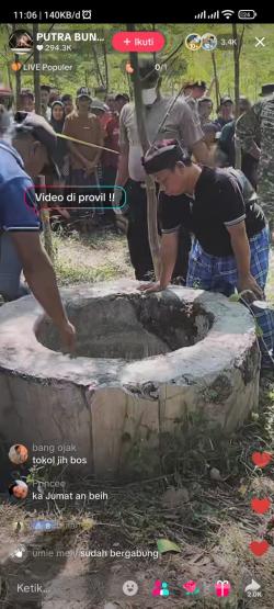 Viral di Media Sosial, Proses Evakuasi Jenazah dari Sumur di Kraksaan Jadi Perhatian Warga