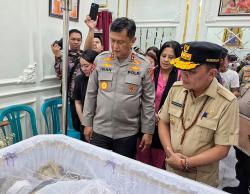 Kapolda dan Gubernur Kalteng Melayat ke Rumah Duka Aipda Yudhi Perdana Putra, Kapolri Beri Anumerta