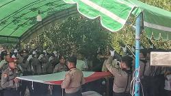 Polisi Gugur saat Gerebek Narkoba Dimakamkan Secara Kedinasan Polri di Kampung Kakeknya