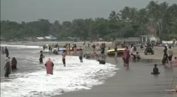 Gunung Anak Krakatau Masih Siaga, Polisi Minta Wisatawan di Pantai Anyer Tetap Waspada