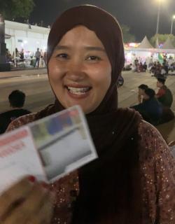 Sumringah! Warga Asal Ciamis Dapat Voucher Menginap dari Bupati Aep Saat Nobar Juara di Karawang