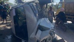 Avanza Terbalik di Barru, Hindari Motor Mendadak Berbelok