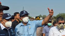 Tinjau Kebakaran TPA Jatiwaringin, Menteri LH Sebut Titik Api Tersisa 3,6 Persen