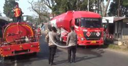 Truk Tangki BBM Terbakar di Tengah Jalan, Pengendara dan Warga Sempat Berlarian Hindari Ledakan