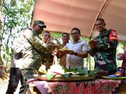 Jembatan Armco Penghubung Dua Dusun di Pakis Selesai, Ratusan Warga Datangi Lokasi Lakukan Ini