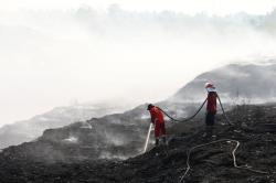 Mulai Selasa Malam Ini Satgas Darat TPA Jatiwaringin Padamkan Api Pakai Sistem Injeksi