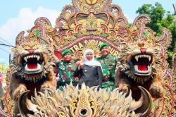 Musik Ul-Daul dan Kereta Singo Barong Semarakkan Karnaval Budaya Bakti TNI Untuk Negeri di Bangkalan