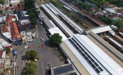 Pangkas Emisi Karbon Lewat PLTS di Empat Stasiun Wilayah Daop 5 Purwokerto