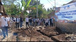 Bangun Rumah Lansia Tak Layak Huni di Banyuresmi, Wujud Kepedulian untuk Warga Kurang Mampu