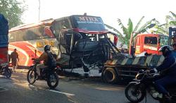 Adu Banteng Bus Mira Kontra Innova di Balongbendo Sidoarjo, Sopir Mobil Tewas di Lokasi
