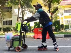 Mantan Atlet Ice Skating Alih Profesi Jadi Penjual Es Krim Sepatu Roda, Kerennya Bikin Bandung Geger