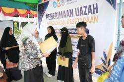 108 Warga Makassar Terima Ijazah Pendidikan Kesetaraan, Mayoritas Pekerja yang Sempat Putus Sekolah