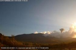Kembali Erupsi Abu Vulkanik Gunung Lewotobi Laki-laki Setinggi 800 Meter, Warga Diminta Waspada