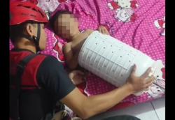Viral Bocil Terjebak di Dalam Tabung Mesin Cuci, Momen Penyelamatan Bikin Ngakak Netizen