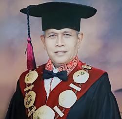 Kisah Prof Sutirna : Dari Anak Tukang Becak Menjadi Guru Besar di FKIP UNSIKA