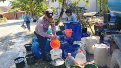 Polisi Salurkan 16 Ribu Liter Air Bersih untuk Warga Terdampak Kekeringan di Bojonegoro