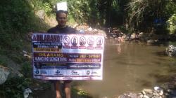Pulihkan Ekosistem Pascapencemaran , Remaja di Tengaran Tebar 1.900 Bibit Ikan di Sungai Serang