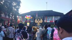 Hari Pertama Sekolah, SDN 7 Mataram Dipadati Orang Tua Dampingi Anak Ikuti MPLS