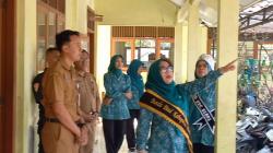 Sekolah Direhab, Puluhan Siswa SD di Blora Jalani MPLS di Rumah Warga