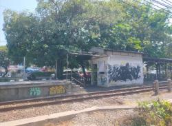 Diduga Kerap Jadi Lokasi Asusila Sesama Jenis, Warga Tutup Bekas Halte di Sidoarjo