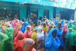 MPLS SD di Sidoarjo, 1.300 Siswa Disambut Guyuran Air Damkar
