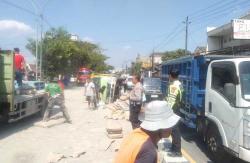 Truk Muatan Semen Terguling di Ring Road Selatan Bantul, Ini Penyebabnya