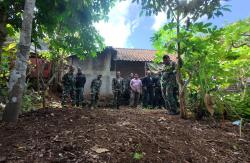 Cek Lokasi, Dansatgas TMMD Pastikan Program Jambanisasi di Desa Watuduwur Tepat Sasaran