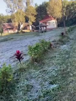Fenomena Langka, Embun Salju Selimuti Gunung Kawah Ijen Bondowoso, Suhu Tembus 1 Derajat Celsius