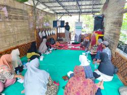Rumah Zakat dan ROIS OJK Latih Pelaku UMKM Kelola Laporan Keuangan di Indramayu