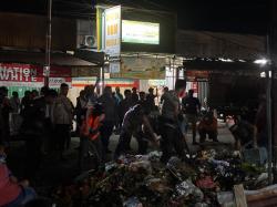 Protes Pengangkutan Sampah, Pedagang Tutup Jalan di Pasar Lama Sentani