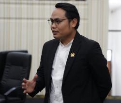 Ringankan Beban Orangtua, Anggota Komisi IV DPRD Karawang Apresiasi Program LKS Gratis Bupati Aep