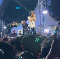 Penutupan Bhayangkara Presisi Fest Mamuju: Ribuan Warga Rela Berdesakan demi Tonton Enau