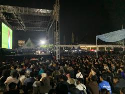Membeludak! Ribuan Warga Padati Nobar Final Piala Dunia di Karawang, Omzet UMKM Tembus Rp1,19 Miliar