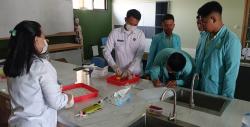 Usai Libur Panjang, BNN Sidoarjo Periksa Urin Siswa SMA Antisipasi Narkoba
