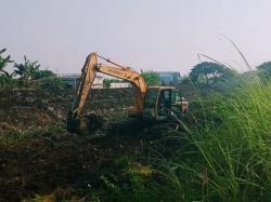 Normalisasi Kaliotik Dipercepat, Warga Bongkar Mandiri Bangunan di Bantaran Sungai