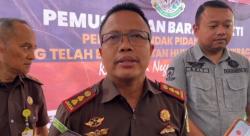 Kasus Dugaan Suap Rp. 600 juta, Kejagung Nonaktifkan Kajari Tuban dan Dua Anak Buahnya